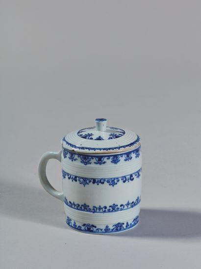 null Saint-Cloud. Covered mustard pot in soft porcelain with blue camaïeu decoration...