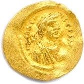  HÉRACLIUS 610-641. Son buste diadémé, drapé et cuirassé. R/. Croix sur un globe....