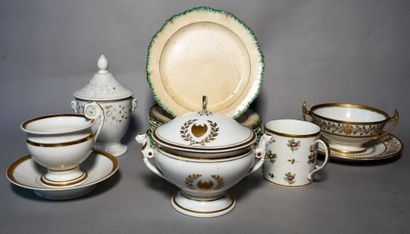 null LOT OF PORCELAIN FROM PARIS : three drageoirs (two covered), two cups, one saucer...