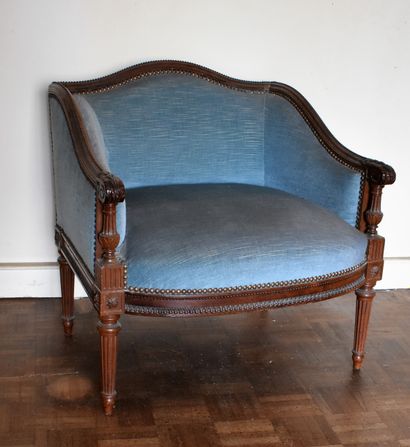 null ELEMENT OF CHAIR-LONGUE in walnut, Louis XVI style. Blue velvet. Height 62 -...