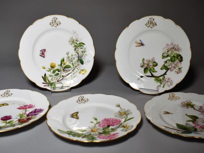 null FIVE porcelain dessert plates decorated with flowers and polychrome butterflies....