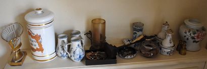 null LOT OF MISCELLANEOUS glass or ceramic bookcases, cups, various pieces.