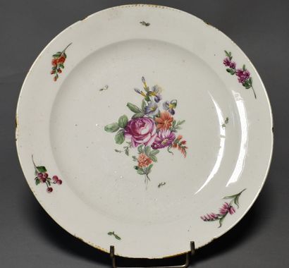 null DRINKS : Porcelain plate with polychrome floral decoration, marked. 18th century....