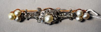 null A gold barrette set with a central pearl in a circle of small diamonds (old...