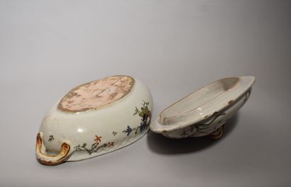 null ROANNE (?) : Oval earthenware TERRIN with polychrome floral decoration (crack,...