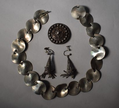 null LOT: Metal necklace with disks, brooch with Basque decoration and pair of silver...