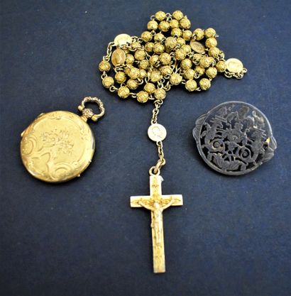 null LOT OF SILVER : a round reliquary medallion with flowers and a rosary. Total...