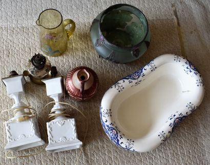 null GLASS AND CERAMICS LOT: planters, lamps and various.

Lot delivered to the Gauriat...