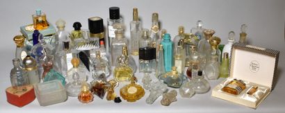 null IMPORTANT LOT OF PERFUM BOTTLES, most of them empty: Hermès, Dior, Chanel, Guerlain,...