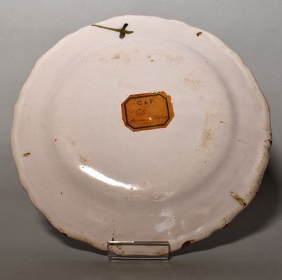 null Plate in earthenware of Moustiers with polychrome floral decoration. 18th century....