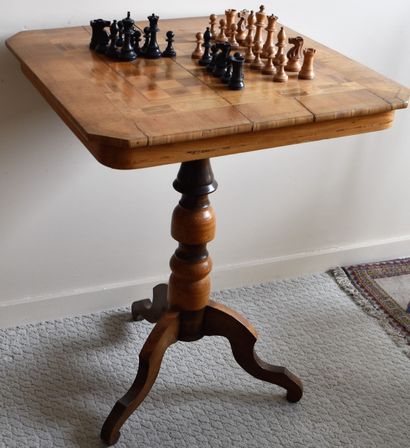 null Square GUERIDON, marquetry chessboard top. Height 76 - Width 60 cm

Lot delivered...