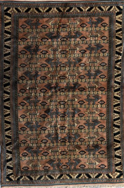 null TAPIS. Long. 290 - Larg. 200 cm

Lot délivré à l'Etude.