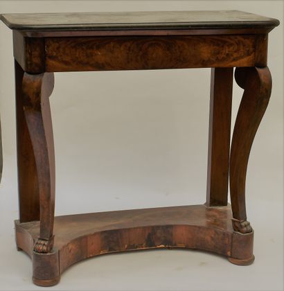 null A mahogany veneered CONSOLE, cambered legs joined by a base, marble top. Louis-Philippe...