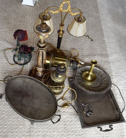 null LOT : five lamps, a candlestick, three trays. 

Delivered to the Gauriat furniture...
