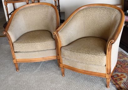 null Pair of armchairs.

Lot delivered to the Gauriat furniture repository.