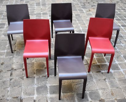 null ZANOTTA: Square dining table with round central leg and SIX CHAIRS.

Lot delivered...
