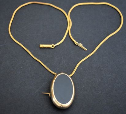 null A gold oval pendant with a black onyx plaque. ATTACHED: gold choker (length...