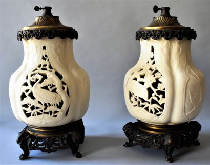 null PAIR OF LAMPS in white ceramic with Chinese decoration of birds and branches....