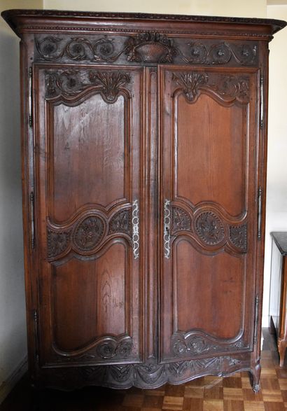 null Norman cabinet in carved oak. Around 1800. Height 224 - Width 159 - Depth 55...