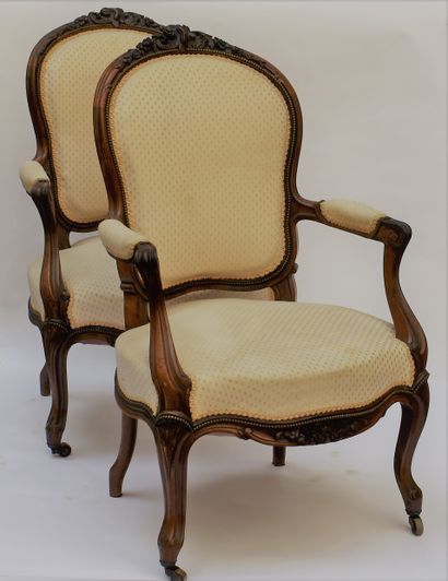 null PAIR OF LARGE CHAIRS with violonned back and arched legs. Second half of the...