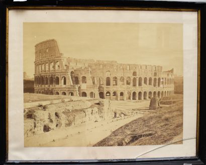 null LOT DE SIX PHOTOGRAPHIES ENCADREES : Rome, Venise, Eze.

Lot délivré à l'Et...