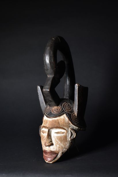 null MASK Crest featuring a man's head, white face, topped with a horn. Height 32...