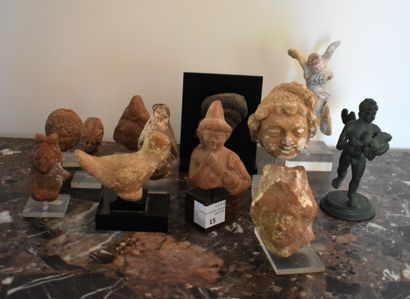 null LOT D'OBJETS d'archéologie en terre : Tanagra, têtes, chouette, Victoire ailée....