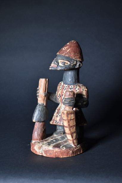 null SMALL Yoruba FETICHE in painted wood holding a pestle. Height 29 cm

Lot delivered...