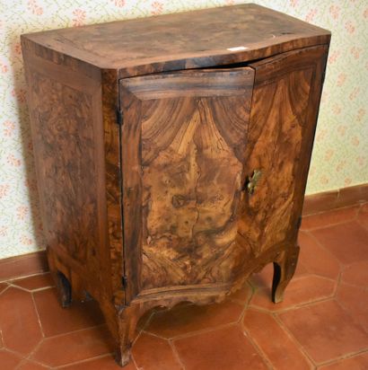 null SMALL MOVING COMMODE with two doors in burr veneer. Old Italian work. Height...
