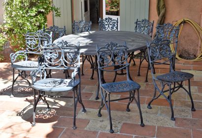 null GARDEN FURNITURE in painted cast iron including a table (Diam. 140 cm), a bench...