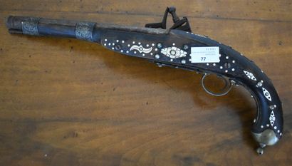 null Flintlock pistol with inlays. Length: 44 cm

Lot delivered to the Study