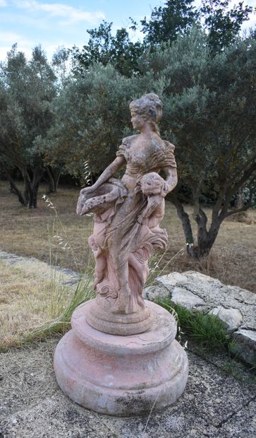 null 
SCULPTURE en pierre reconstituée teintée rose figurant Vénus et l'Amour. 



Haut....