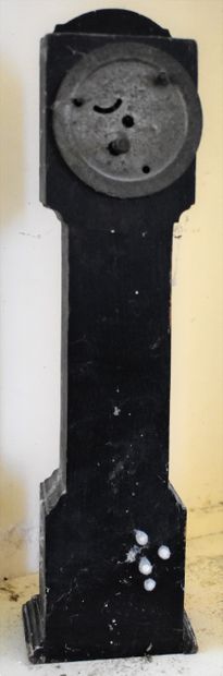 null HORLOGE miniature en laque noir et or. Vers 1900. Haut. 32 cm

Lot délivré à...