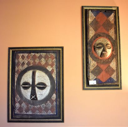 null 
TWO african panels with painted wood mask decoration. 

(accidents of use).



Height...