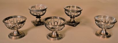 null FIVE round SALONS on round or square pedestal in silver with openwork cupule....