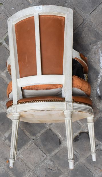 null Trapezoidal back armchair in molded wood, white varnished, fluted legs. Directoire...