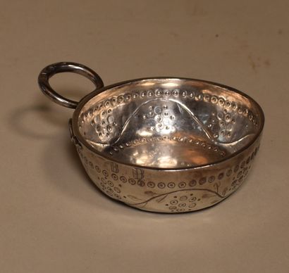 null TASTEVIN in silver engraved with the punch and branches, handles snake. Angevin...