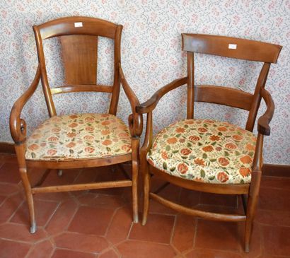 null DEUX FAUTEUILS rustiques en bois fruitier. XIXe siècle.