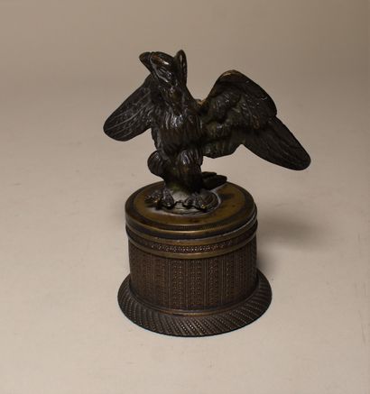 PRESSE-PAPIER en bronze représentant un aigle...
