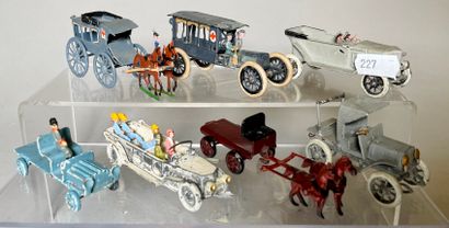 null ERNST PLANCK Plomb (1910/1920) :

Sept véhicules dont, 2 charrette et ambulance...