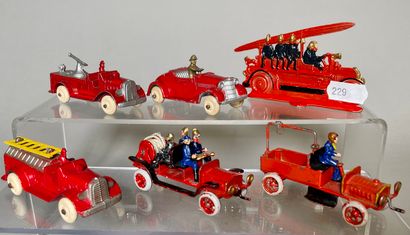 null TOOTSIE TOY et ERNST PLANK Plomb (1910/1920) :

Six véhicules de pompiers dont,...
