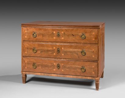 null Walnut veneer chest of drawers with three drawers

inlaid with foliage. Fluted...