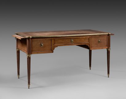 null Mahogany flat desk, opening with three drawers, two of which are boxed. Top...