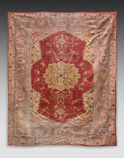 
Important Ouchak Asia Minor carpet in wool...