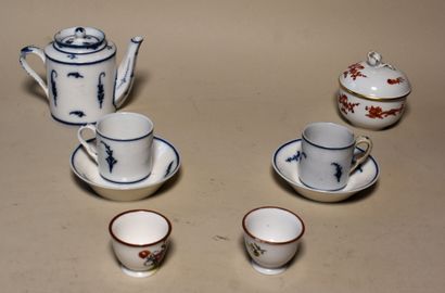 null SAXE: lot including a coffee pot, two cups and saucers, candy box and two sorbets...