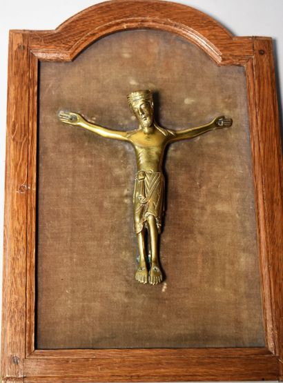 CHRIST en bronze doré de style roman. Haut....