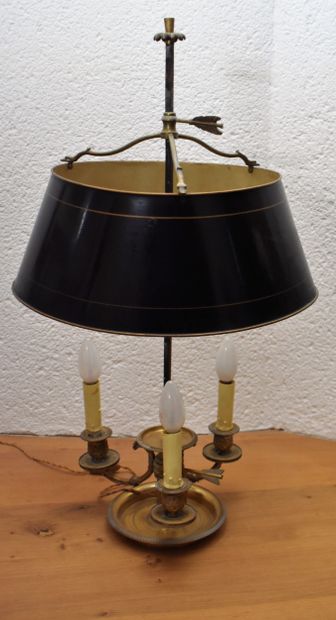 null Three-light hot water lamp in bronze, lampshade in sheet metal. Height 75 c...