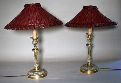 null Pair of gilt bronze column cranes. 19th century. Red wickerwork lampshade. Height...