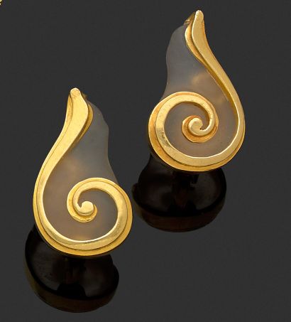LALAOUNIS Pair of 18K (750) yellow gold ear clips, each featuring a stylized rock...