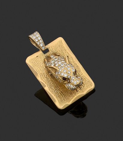 null 18K (750) yellow gold pendant with a rectangular chased plate with a panther's...